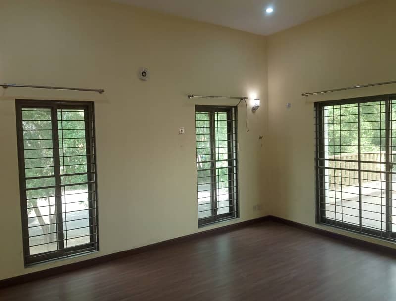 1 Kanal House Use Available For Sale 19