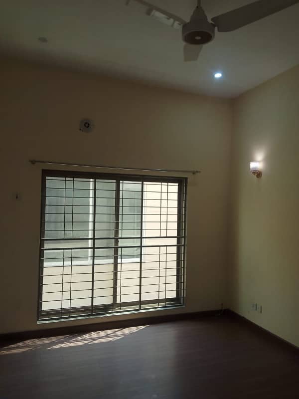 1 Kanal House Use Available For Sale 33