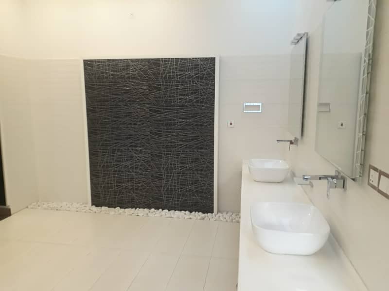 "Premium 1 Kanal 16 Marla Brand New Residence" 39