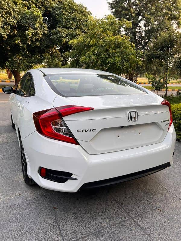 Honda Civic Oriel 2018 4