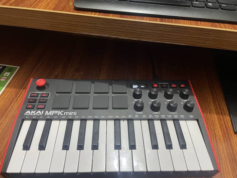 Akai MPK mini III keybord piano 1