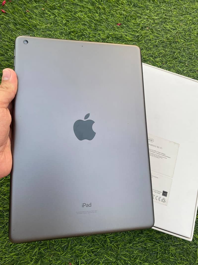 Ipad 9th generation (2021) 10.2 inch 64gb 10/10 condition with box 2