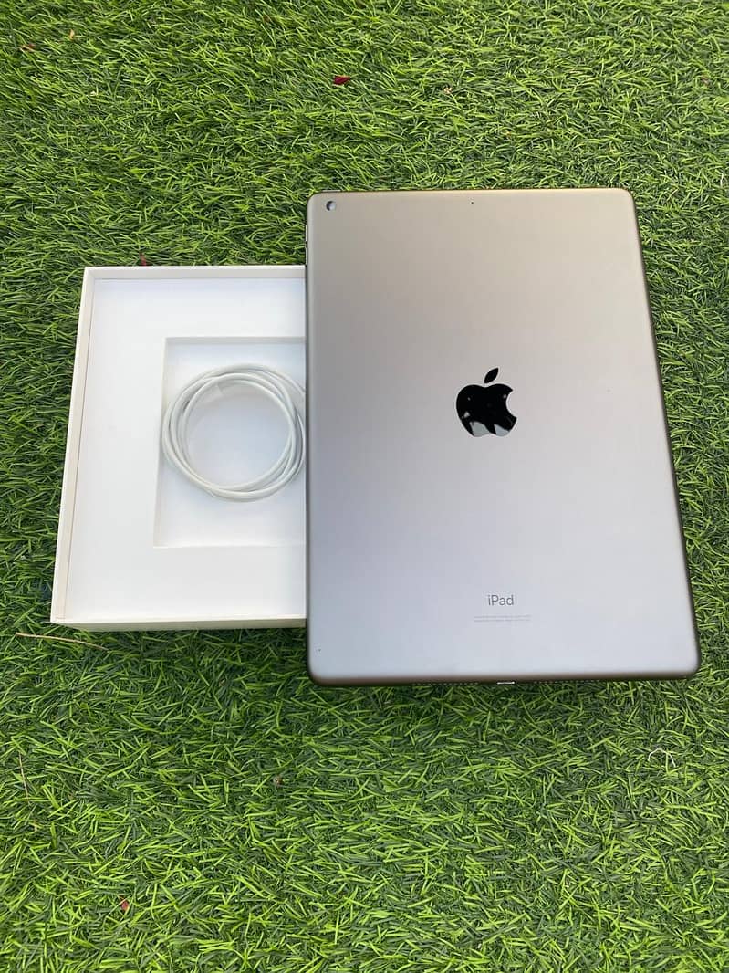 Ipad 9th generation (2021) 10.2 inch 64gb 10/10 condition with box 5