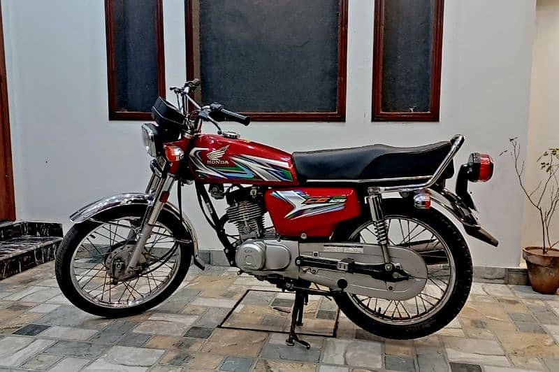 Honda CG 125 Red 2023 sticker 0