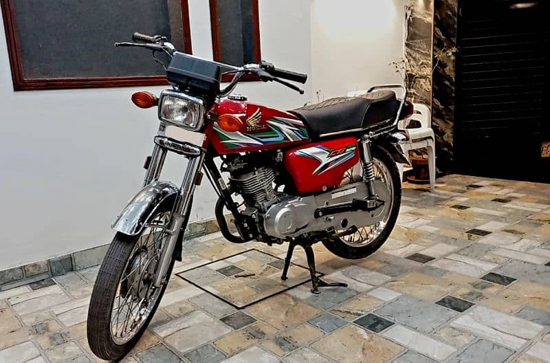 Honda CG 125 Red 2023 sticker 1