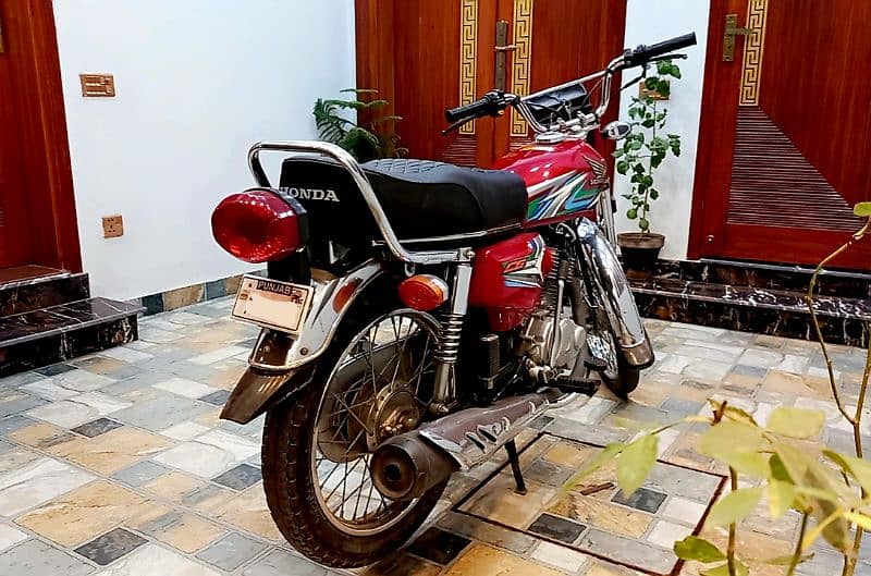 Honda CG 125 Red 2023 sticker 2