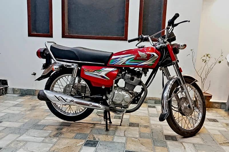 Honda CG 125 Red 2023 sticker 3