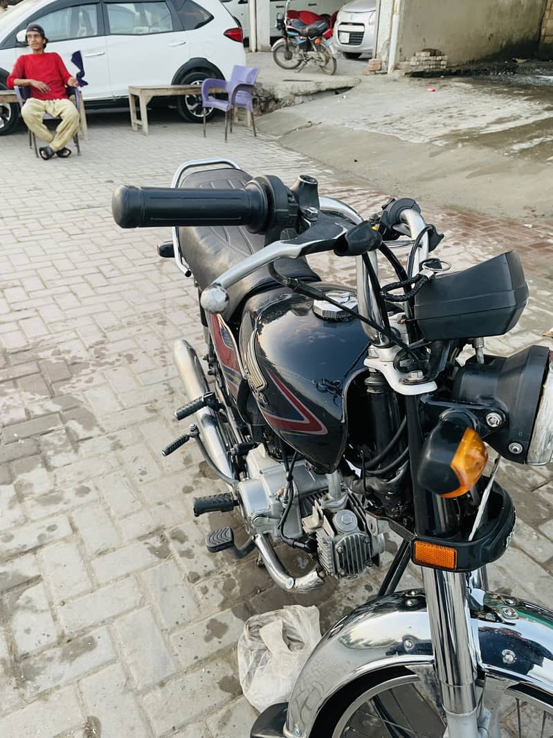 honda cd70 model 2017/2018 condition 10/9 biometric mile g argent sale 3