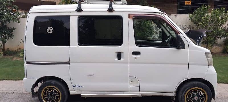 Daihatsu Hijet 2024 3