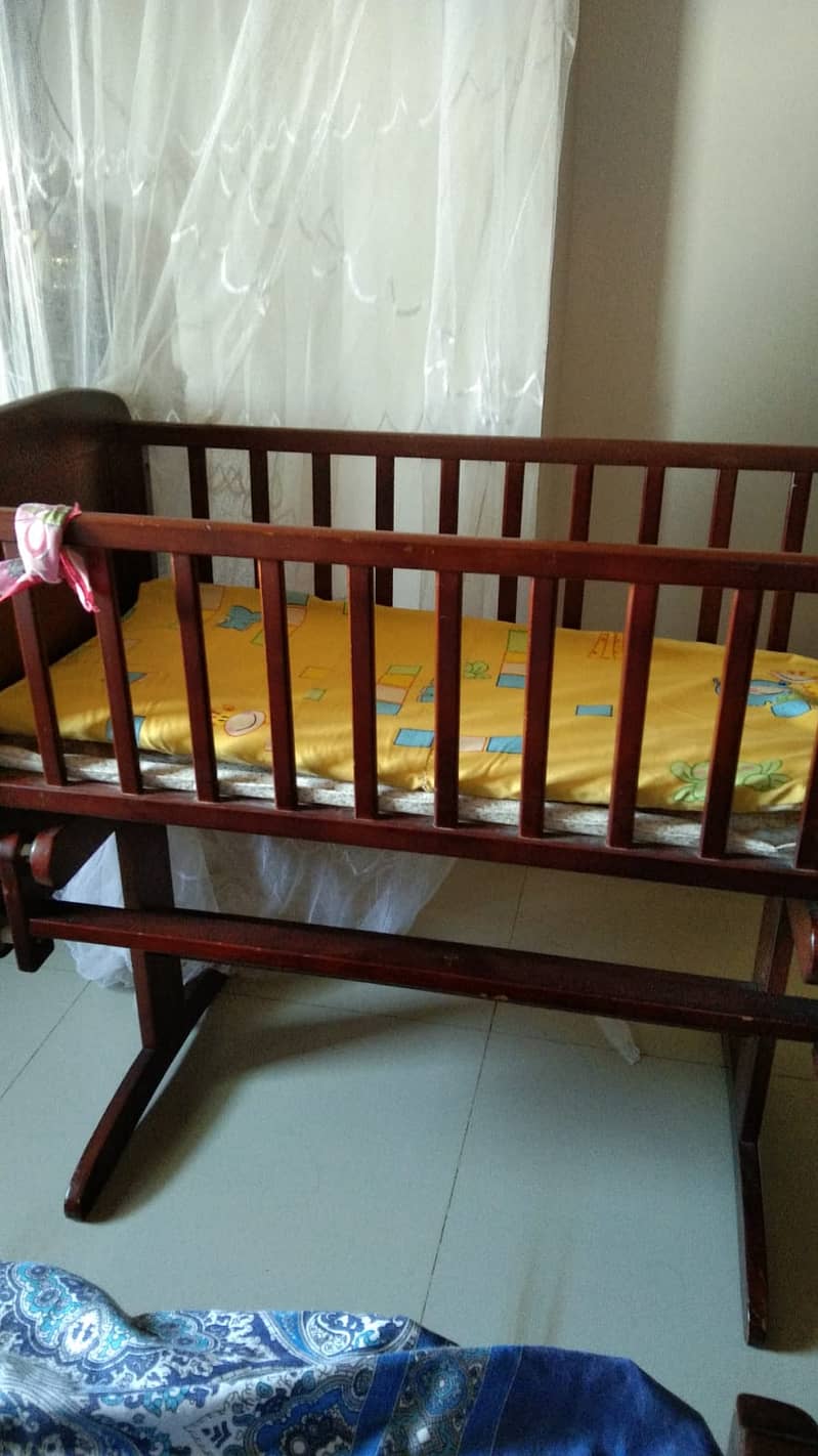 Wooden swinging baby bed/cot 1