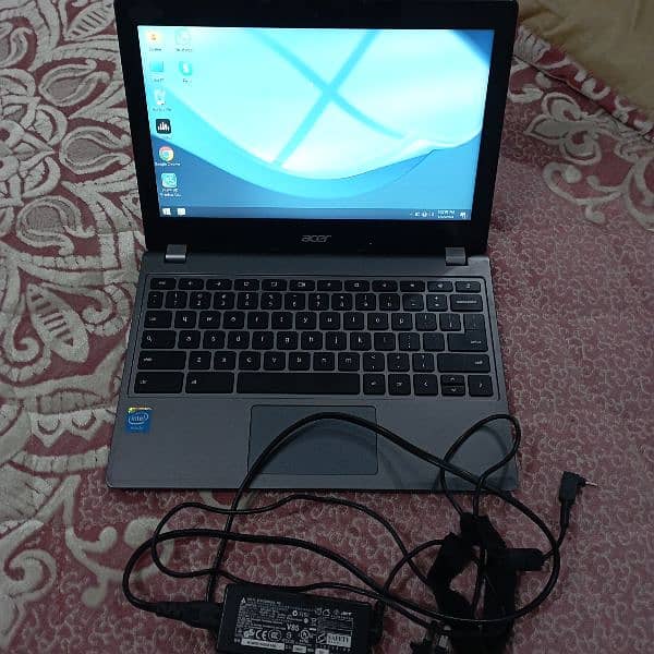 acer  c740 laptop 0