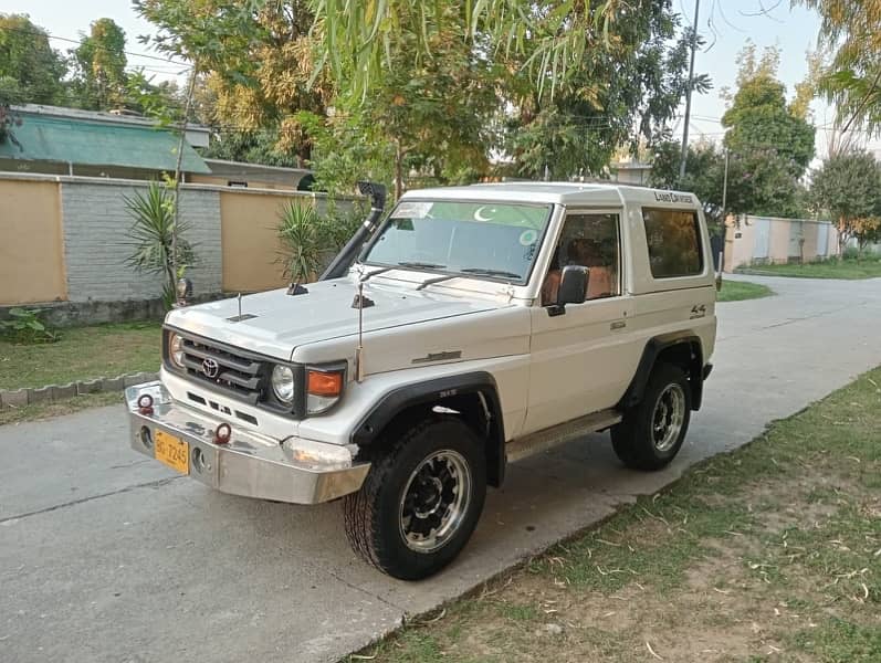 Toyota Land Cruiser 1989 12