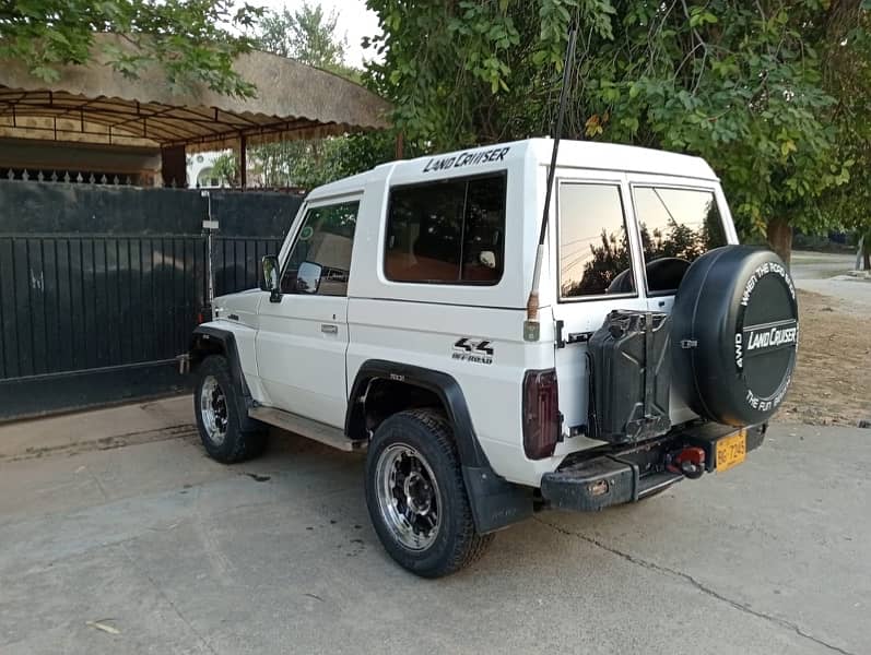 Toyota Land Cruiser 1989 14