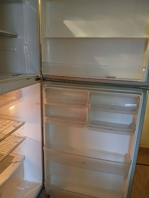 Sanyo No frost mega size fridge 1