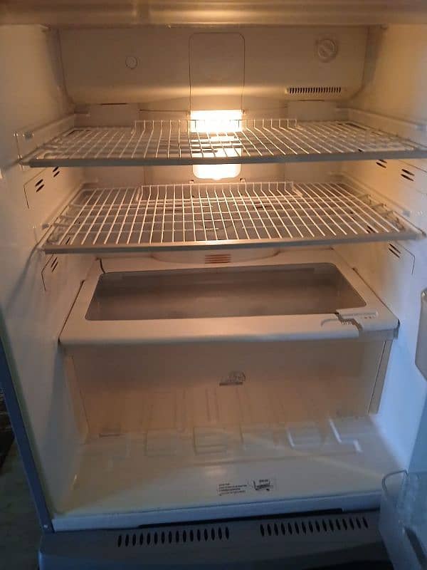 Sanyo No frost mega size fridge 2