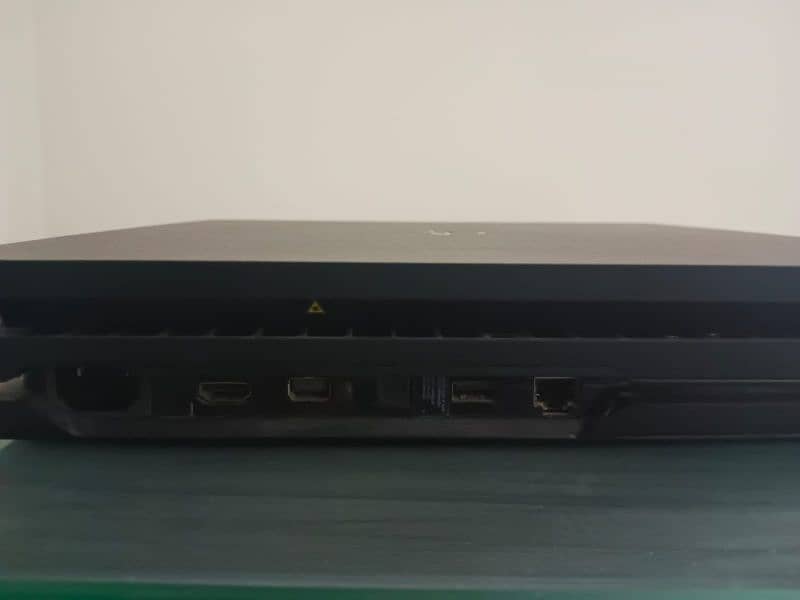 Selling my PS4 pro with one controller 1