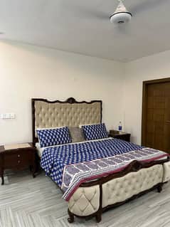 PREMIUM QUALITY UN-USED  SHEESHAM WOODEN COMPLETE KING BED SET