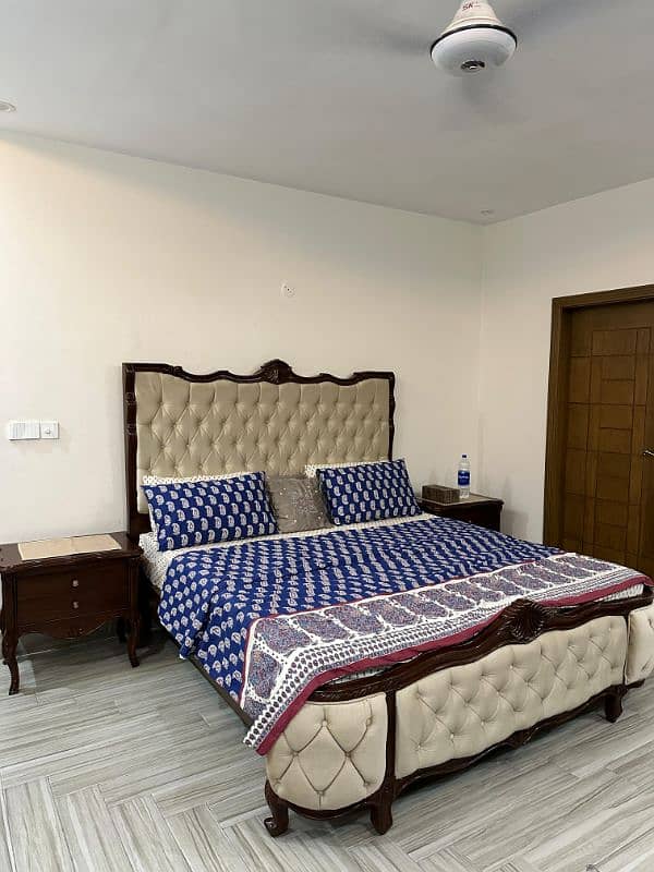 PREMIUM QUALITY UN-USED  SHEESHAM WOODEN COMPLETE KING BED SET 10