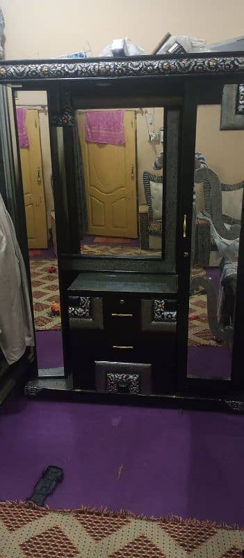 I sale my divider and dressing condition used 03009439399 0