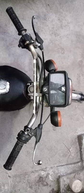 Honda 125 Model 2005 (03364318597) 8