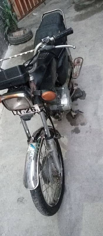 Honda 125 Model 2005 (03364318597) 13