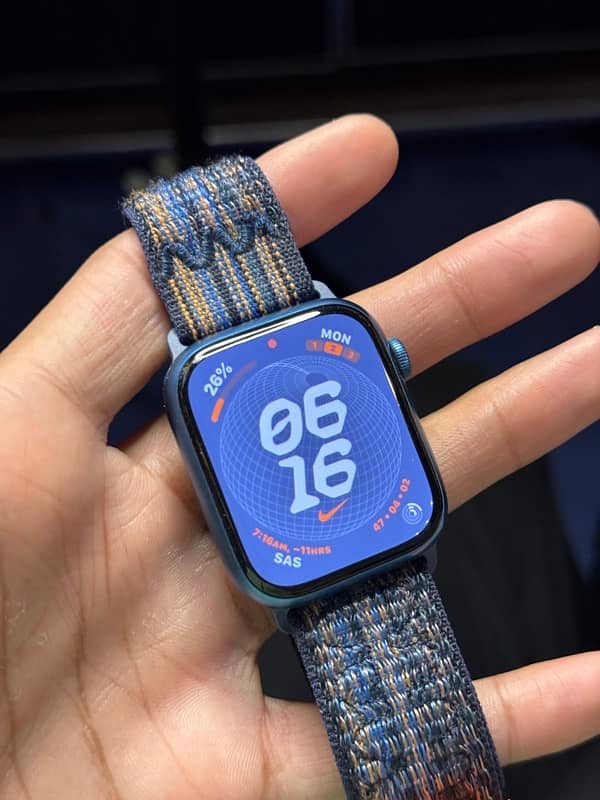 Apple watch series 7 abyss blue 1