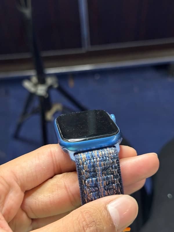 Apple watch series 7 abyss blue 3