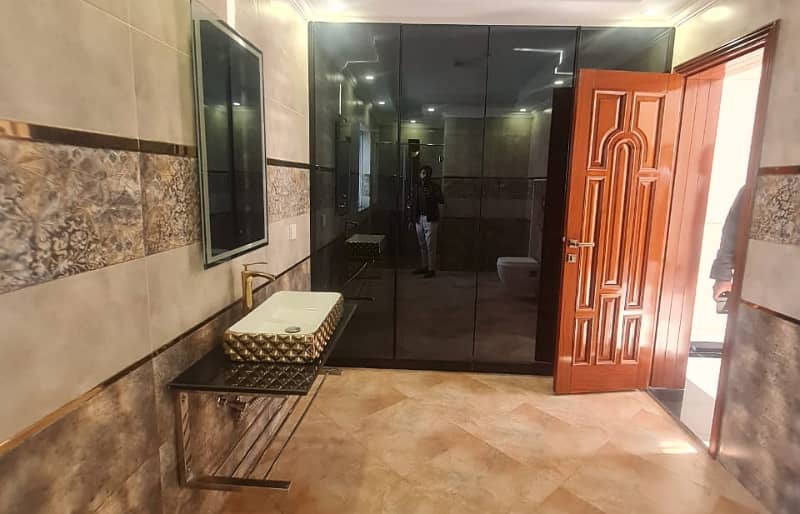 1 Kanal Full House Available Rent In DHA Phase 6 Lahore 3