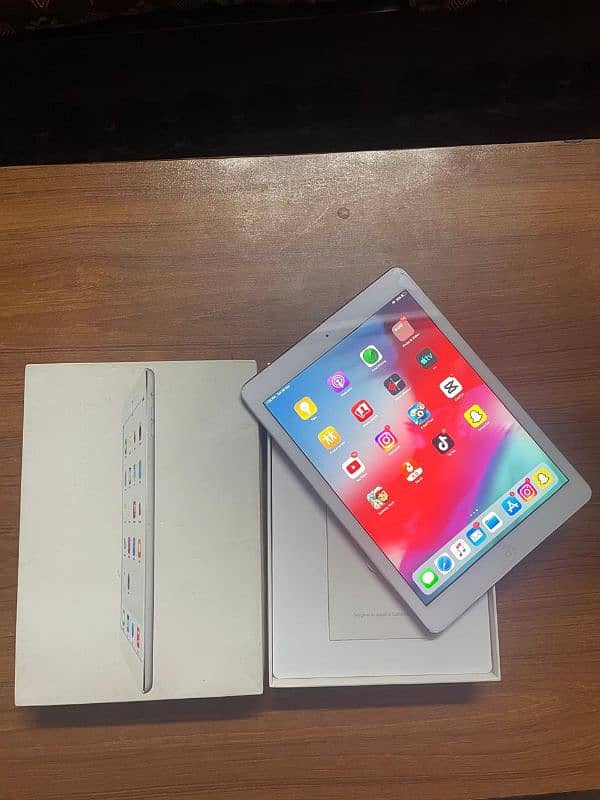 Ipad Air 16GB with box & charger 1