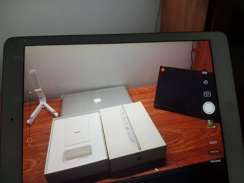 Ipad Air 16GB with box & charger 4