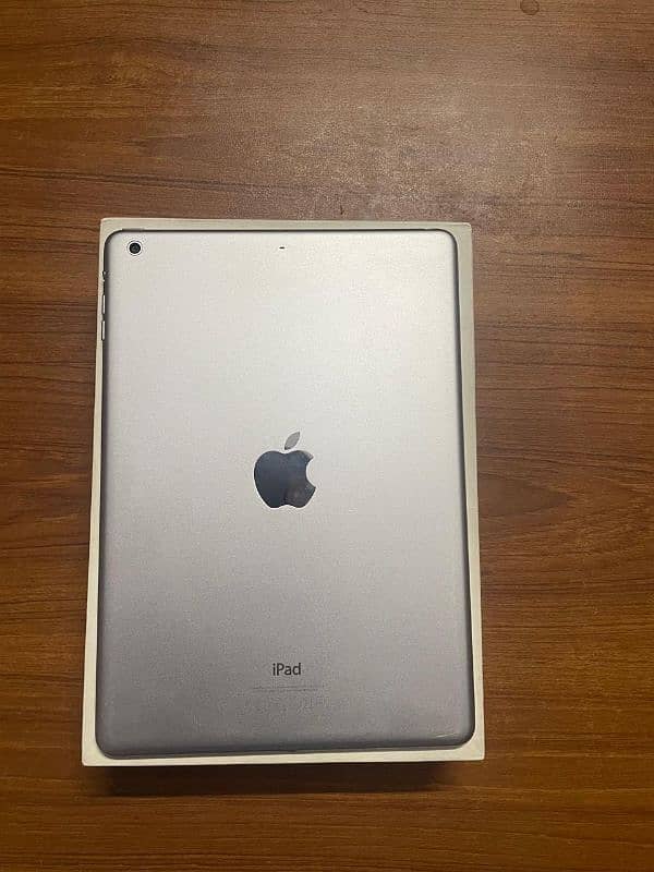 Ipad Air 16GB with box & charger 5