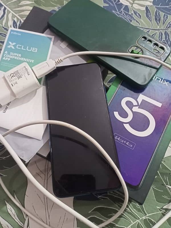 Infinix S5 4/64 box charger 0