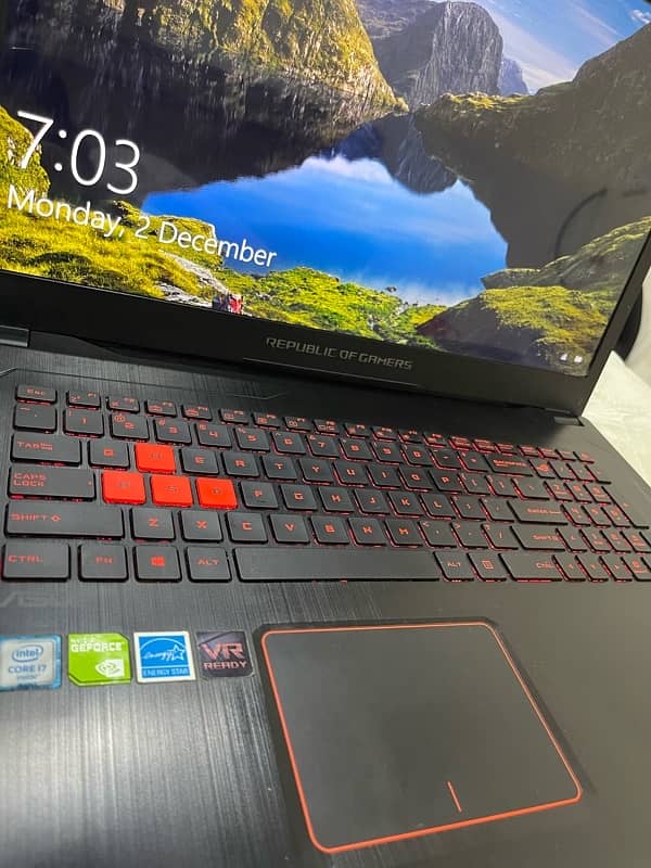 Asus ROG Strix Gaming Laptop GL702VM 1