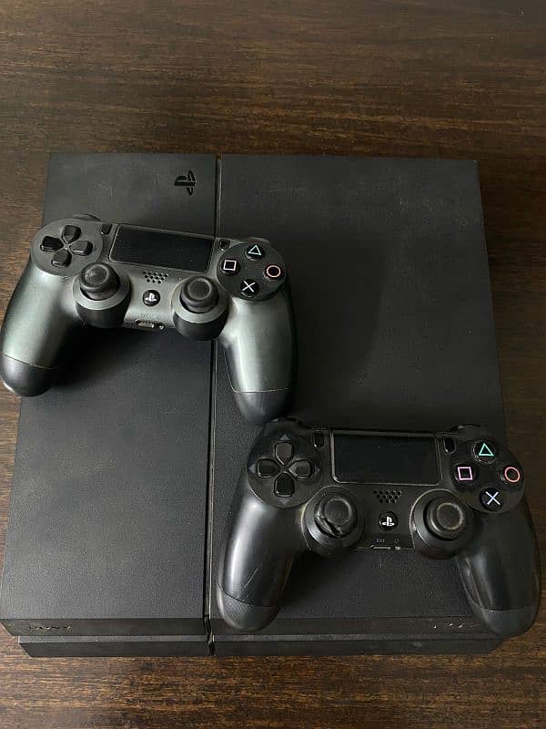 Sony ps4 500gb with 2 original controllers 3