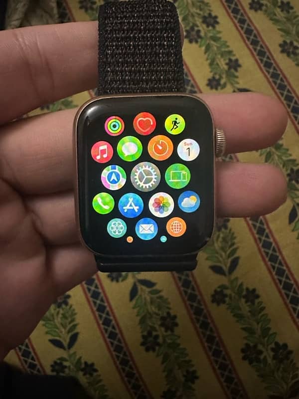 APPLE WATCH SERIES 4 6