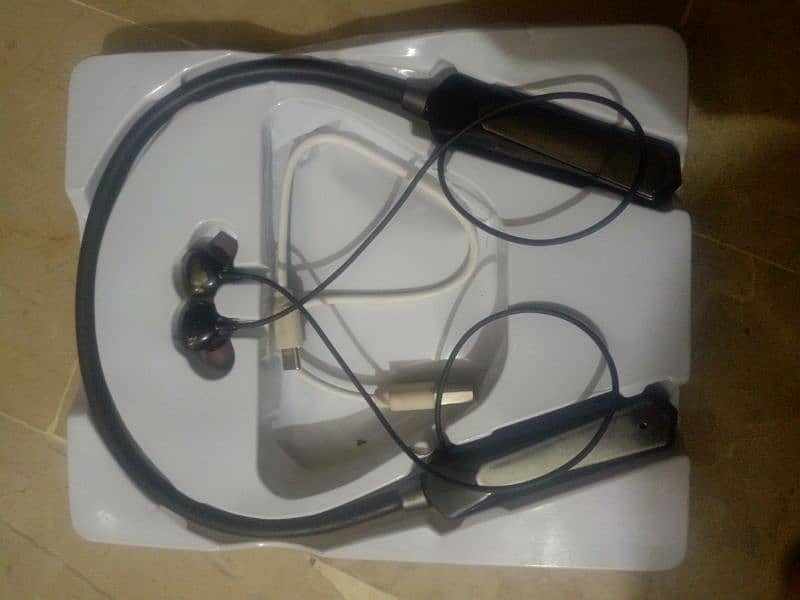 headphones best quality card,sports , run, health, time, etc 8