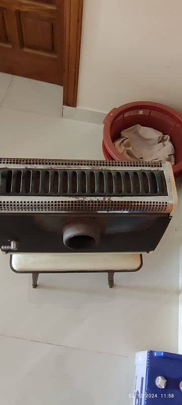 Nasgas heater in  gud condition for sale. Negotiable. 3