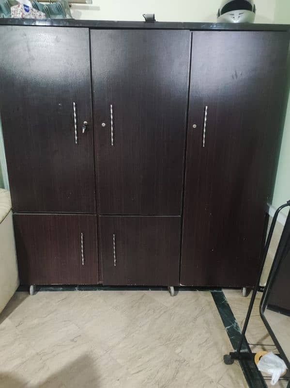 3 door cupboard new condition 0