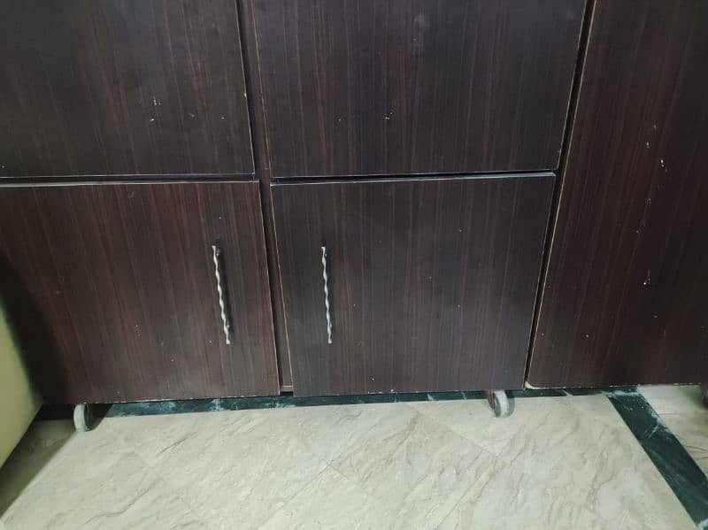 3 door cupboard new condition 1