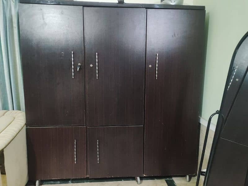 3 door cupboard new condition 3