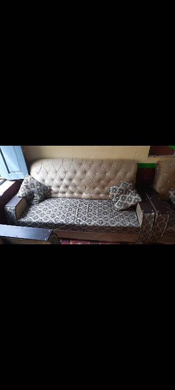 5 seater sofa set (almost New) 2