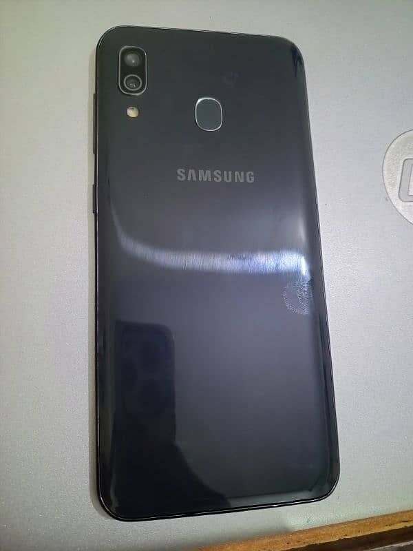 Samsung Galaxy A30 0