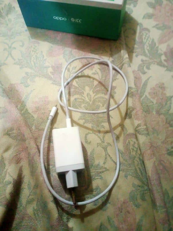 Oppo Mobile sale with original box and charger 3