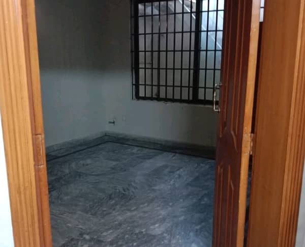 Good 1800 Square Feet Lower Portion For rent In G-15/1 3