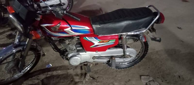 Honda cg 125 2022--2023 register karachi nambar 0