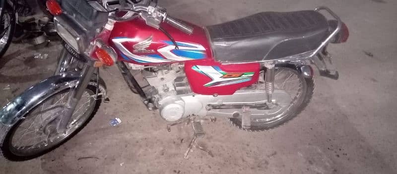 Honda cg 125 2022--2023 register karachi nambar 1