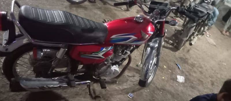 Honda cg 125 2022--2023 register karachi nambar 4