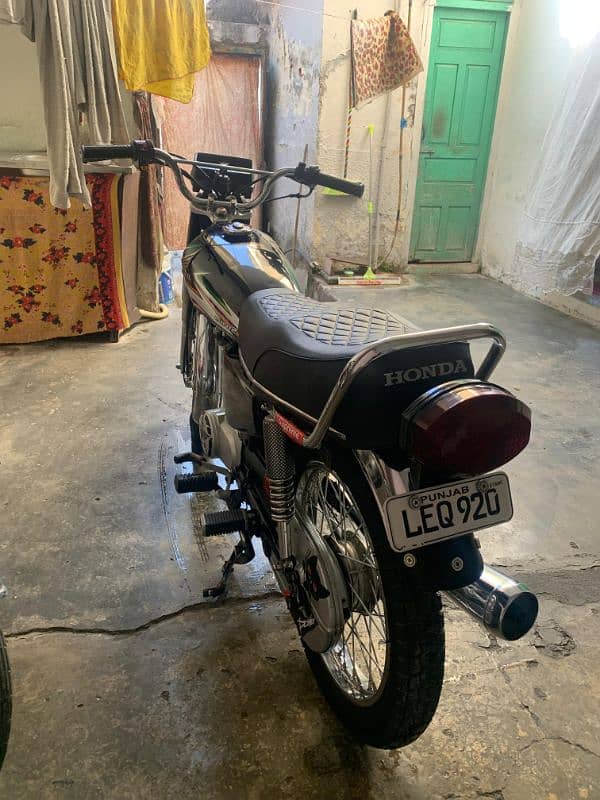 Honda 125 16 model new condition 14