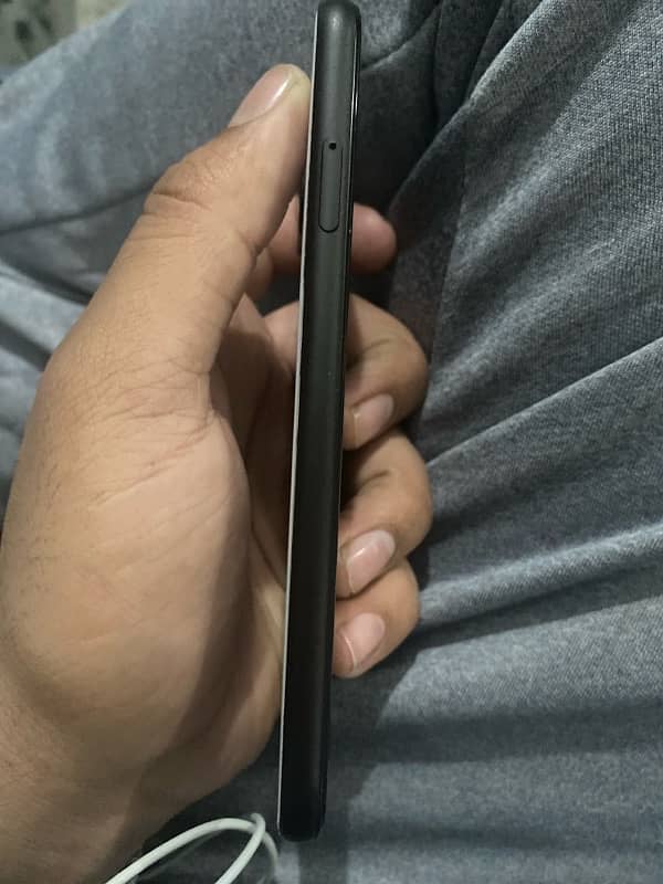 google pixel 4 6/64 new like condition 2