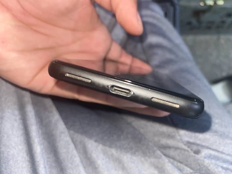 google pixel 4 6/64 new like condition 4